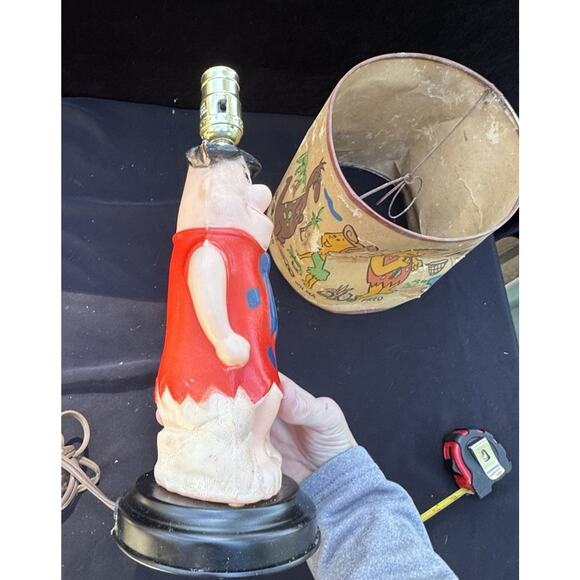 Rare 1961 Flintstones Fred table Lamp & Poor Cond Shade Works! Hannah Barbera -2 - Picture 9 of 13